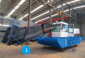 4.5m 65KW 2500m3 Trash Skimmer Machines Aquatic Weed Harvesting Boat