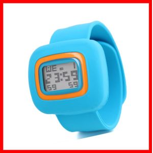 China fancy alloy watch case silicon strap cheap slap silicon men watch on sale