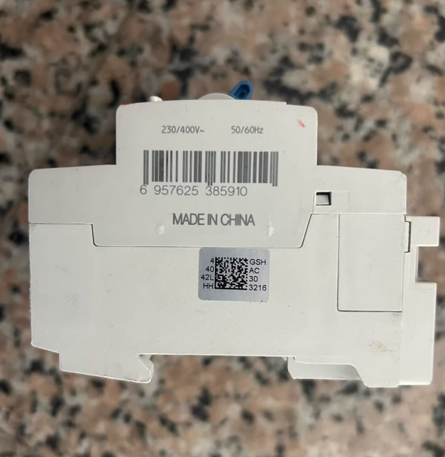 ABB GSH204 4-Pole Fuse Switch Disconnector with 100 kA Breaking Capacity and