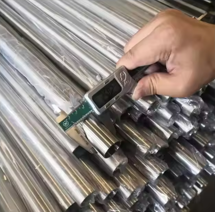 Cold or Hot Rolled Stainless Steel Bright Annealed Tube with Polished Finish for