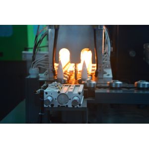 2000 Cavity 2 Cavity PET Bottle Blowing Machine for Smooth and Accurate Bottle