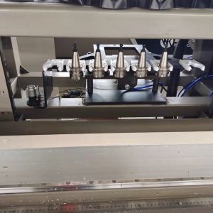 3200mm ATC Aluminum Profile CNC Machining Centre 3+1 Axis Worktable Can Turn To