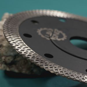 140 Teeths Turbo Saw Blade for Stone Slab and Tile Cutting Wet Dry Cutting Disc