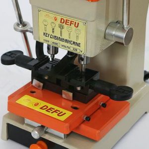 Automatic Duplicating Key Cutting Machine with 110V/220V Voltage and Gross