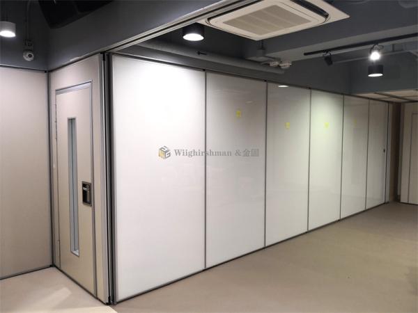 Quality Height Adjustable Panelfold Operable Partitions With Magnetic Sealing System wholesale