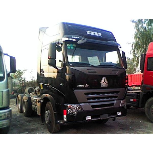 SINOTRUK HOWO Tractor truck / prime mover ZZ4257V3241V new design cabin powerful 420hp