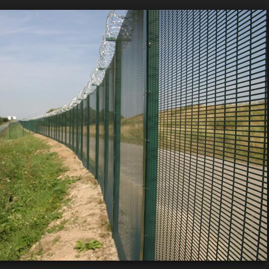 Galvanized / Powder Coated Anti Climb Weled 358 Mesh Fence For Prison