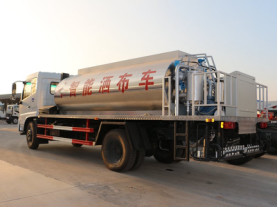 bitumen spray truck 48pcs nozzle 6m width bar  Intelligent type