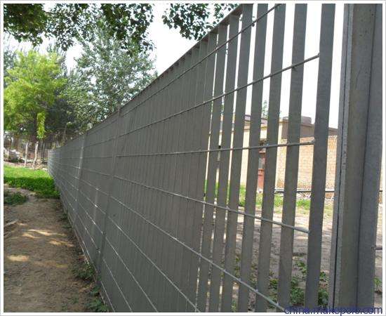 Carbon Steel Q235 Hot Dip Galvanised Welded Mesh Fencing Grid Customized
