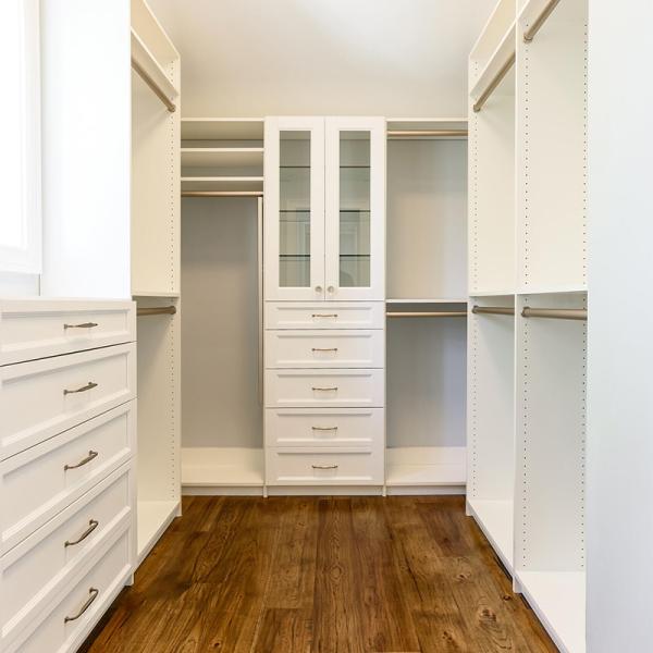 Contemporary Design Bedroom Wardrobe for a Beautiful and Functional Closet Solution