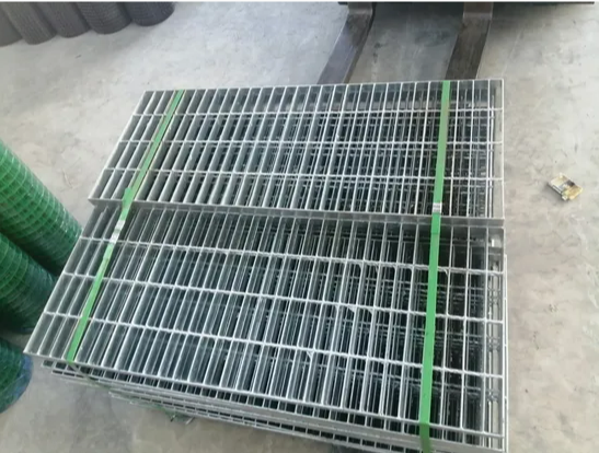 Heavy Duty Customized Stainless Steel 304/316 ASTM A36 Steel Grating for Walkways and Platforms