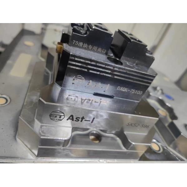 DXQ-75100 Self Centering Vise 60Nm Quick Exchange With Customized Jaws