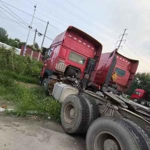 Second Hand Sinotruk Howo Tractor Truck with 10 Forward Shift and 8L Engine