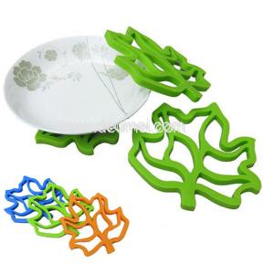 High Quality Practical Creative Insulation Silicone Maple Leaf shape Green Color