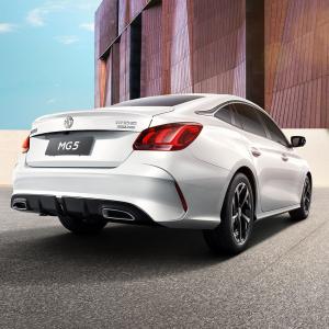 China 2680mm Wheelbase Sedan Passenger Car CVT Transmission 6L/100km Consumption on sale