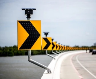 65mm Monocrystalline Solar Panel Solar Chevron Sign For Safety