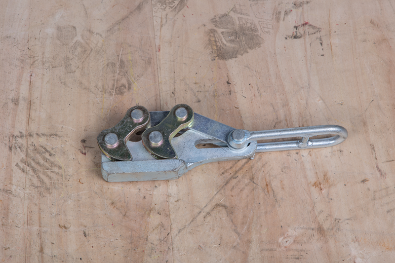 Cheap Durable Earth Wire Tensioning Clamp for 50-70mm² with 20-30 kN Load Capacity and Quick Cam-Locking for sale