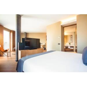 Seychelles hotel new furniture supplier from China for Bedroom set by headboard