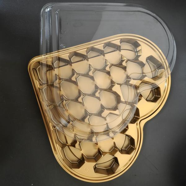 Customized 28 compartment heart-shaped chocolate container with transparent lid