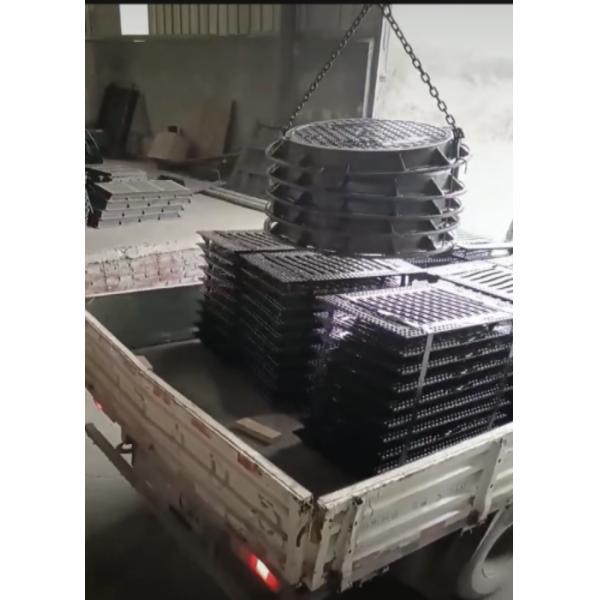 Square Round Hole Ductile Iron Manhole Cover Size 700*800mm C250 D400