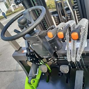 4500mm Lifting Height Diesel Forklift with Triplex Mast and Attachements Side