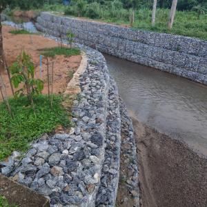 Cheap Woven Gabion Mattress Riverbank Slope Stabilization Heavy Duty Galvanized Erosion Control for sale