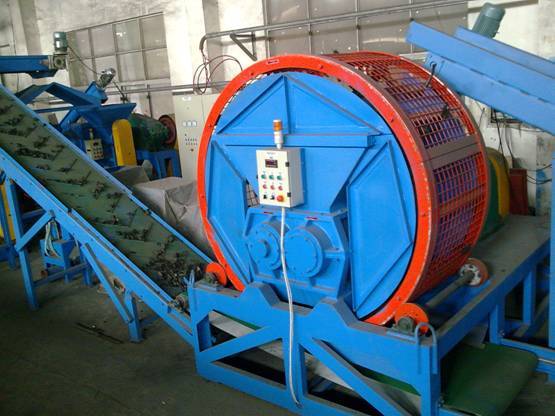 Tyre shredder machine side view