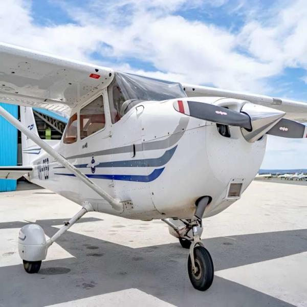 Quality 13000 Feet Used Aircraft Cessna 172 Skyhawk Ceiling Up To First Flight In 1955 wholesale
