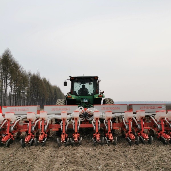 Air System Precision Seeder Agriculture Equipment 8 Rows Corn And Soybean Rated Power Input Speed 540 R/Min