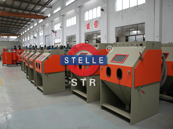 Quality Car Part Sand Blast Cabinet  / Steel Work Piece Dustless Sand Blasting Machine wholesale