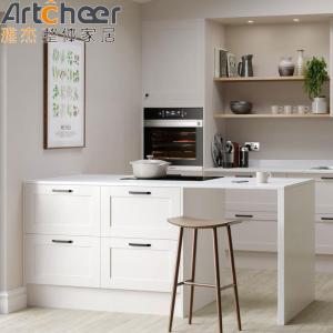 Modern Stylish American Style Kitchen Cabinets in Solid Wood with Customized Size