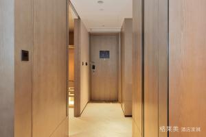China Customized MDF HDF Wood Veneer Wall Panels For Bathroom Walls on sale