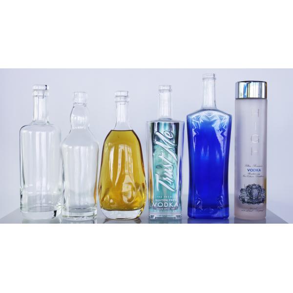 Embossed Lettering Luxury Spirits Bottle 900g 750ml Clear Glass Bottles