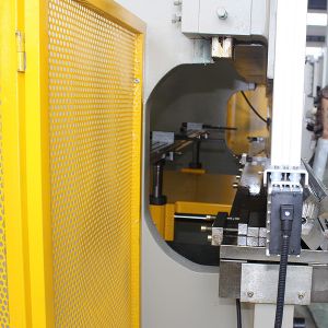 4+1 Axis Stainless Steel Sheet Bending CNC Press Brake Machine 200 Ton 3200mm