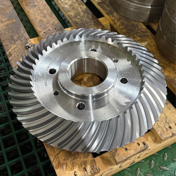 Customized 58-62 HRC Spiral Bevel Gears with Gear Teeth Grinding for High