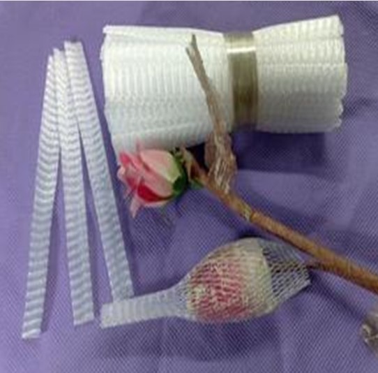 Cheap PE Material Protective Netting Sleeve Tasteless 1CM Width For Rose Flower for sale