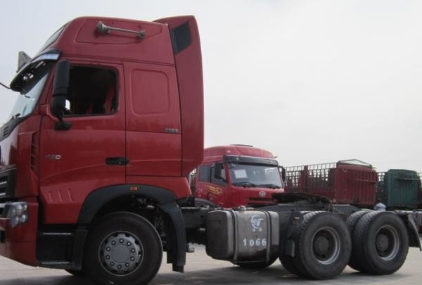 Quality SINO HOWO Bramd A7 6*4 420HP Semi Trailer Tractor Truck With Powerful Diesel Engine wholesale