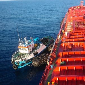 Good Gas Tightness Yokohama Pneumatic Fender With Tyre And Net