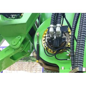 First Class Chassis Hydraulic Rotary Drilling Rig Depth 64 / 51m KR220C