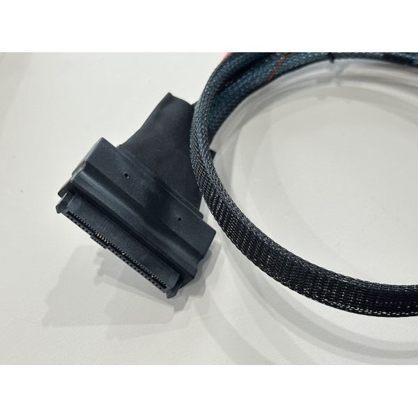 SFF-8654 8i to SFF-8654 8i High-Speed Mini SAS HD Connector Cable, 1.0 m 32AWG 85 Ω Braided Assembly