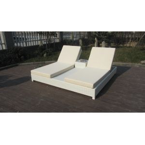 Powder Coated Aluminum Frame And White PE Flat Rattan Sun Lounger