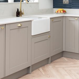 Wooden Modular Shaker Style Kitchen Cabinet Custom Moisture Proof