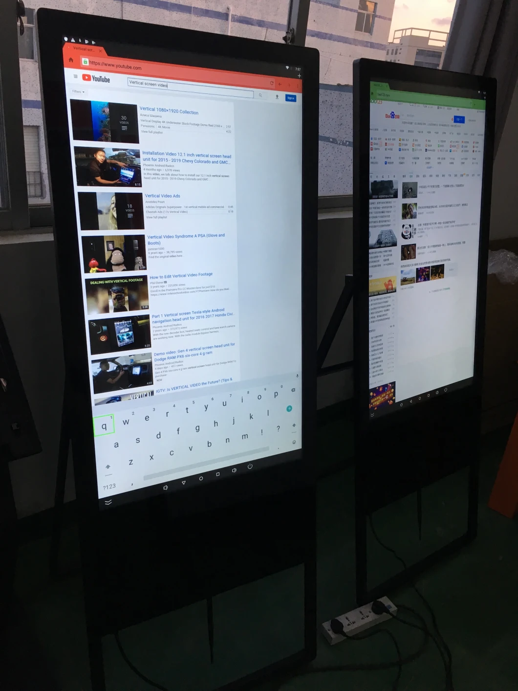 Portable Mobile 32 Inch Digital Menu Board For Restaurant Shopping Mall