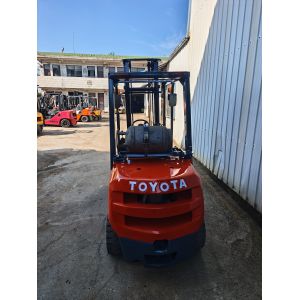 Used Toyota 25 Forklift 2.5 Tons 4 Meters Lifting Machine Dual Use Gas Lpg