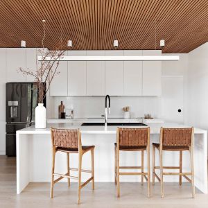 China Moisture Proof Modular White Melamine Kitchen Cabinet With Sink And Faucet on sale