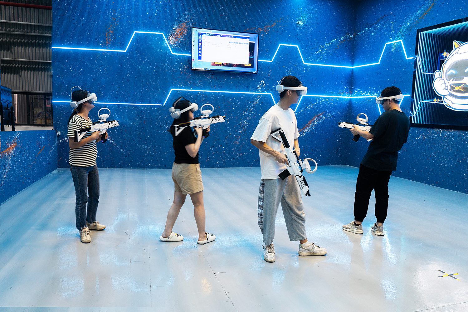 9D VR Shooting Arena Machine Multiplayer Free Roam Virtual Reality Game for