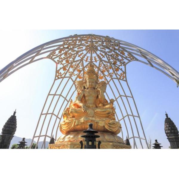 Sitting mounted Buddha sculpture