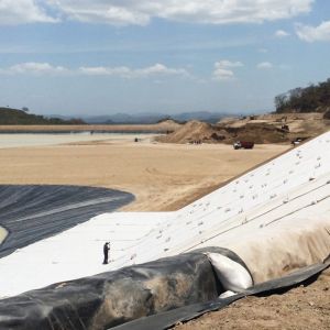 Waterproof Sodium Bentonite Liner Geosynthetic Clay Liners For Landfill Project