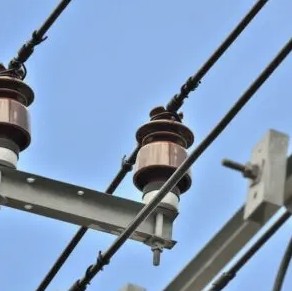 ANSI 55-5 Pin Type Electrical Porcelain Insulator For Poleline Hardware