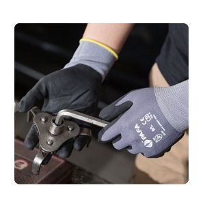 China 15G Grey Nylon/Spandex Foam Nitrile Protective Work Gloves on sale